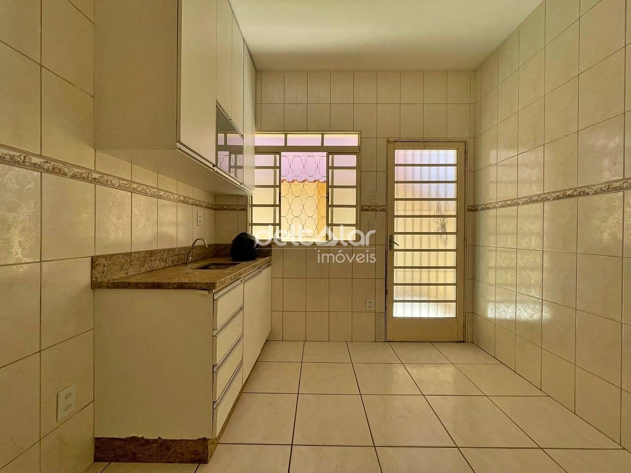 Casa para alugar com 3 quartos, 180m² - Foto 9