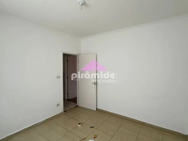 Casa com 250m² 3 quartos e 2 banheiros, para alugar, no bairro Bosque dos Eucaliptos em São José Dos Campos