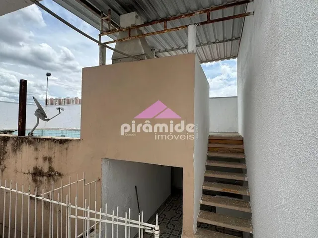 Casa com 250m² 3 quartos e 2 banheiros, para alugar, no bairro Bosque dos Eucaliptos em São José Dos Campos