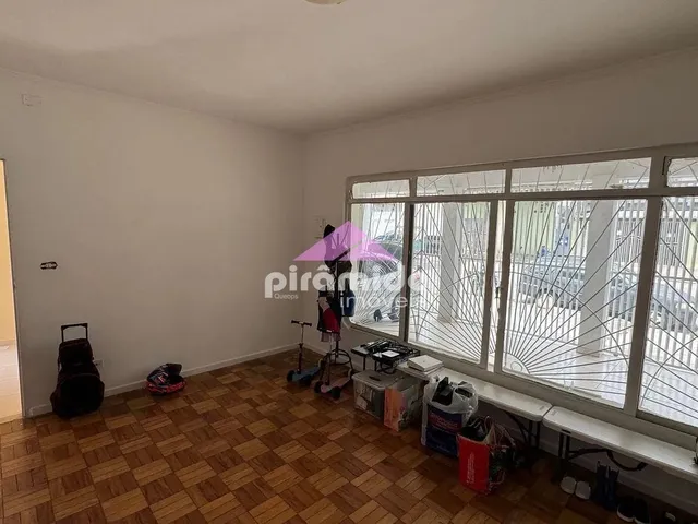 Casa com 250m² 3 quartos e 2 banheiros, para alugar, no bairro Bosque dos Eucaliptos em São José Dos Campos