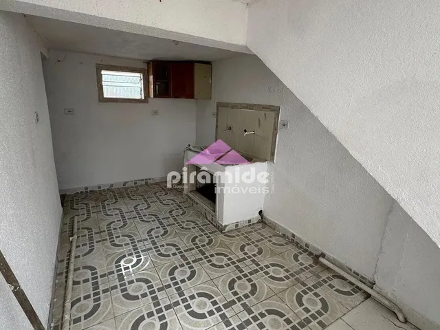 Casa com 250m² 3 quartos e 2 banheiros, para alugar, no bairro Bosque dos Eucaliptos em São José Dos Campos