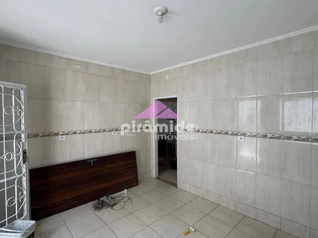 Casa com 250m² 3 quartos e 2 banheiros, para alugar, no bairro Bosque dos Eucaliptos em São José Dos Campos