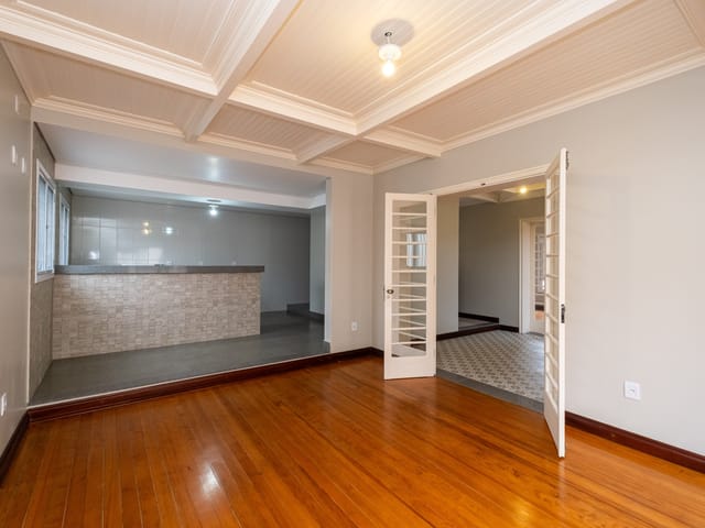 Casa com 290m² 4 quartos e 4 banheiros, à venda, no bairro Centro em Pelotas