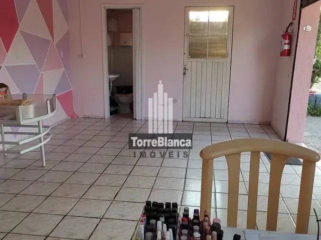 Casa com 406m² 3 quartos e 1 banheiro, à venda, no bairro Uvaranas em Ponta Grossa