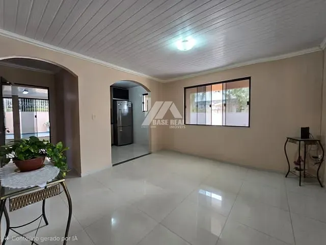 Casa com 462m² 3 quartos e 2 banheiros, à venda, no bairro Uvaranas em Ponta Grossa