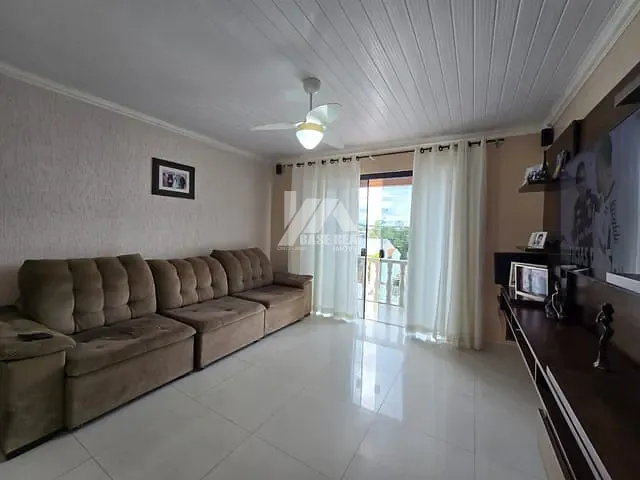 Casa com 462m² 3 quartos e 2 banheiros, à venda, no bairro Uvaranas em Ponta Grossa