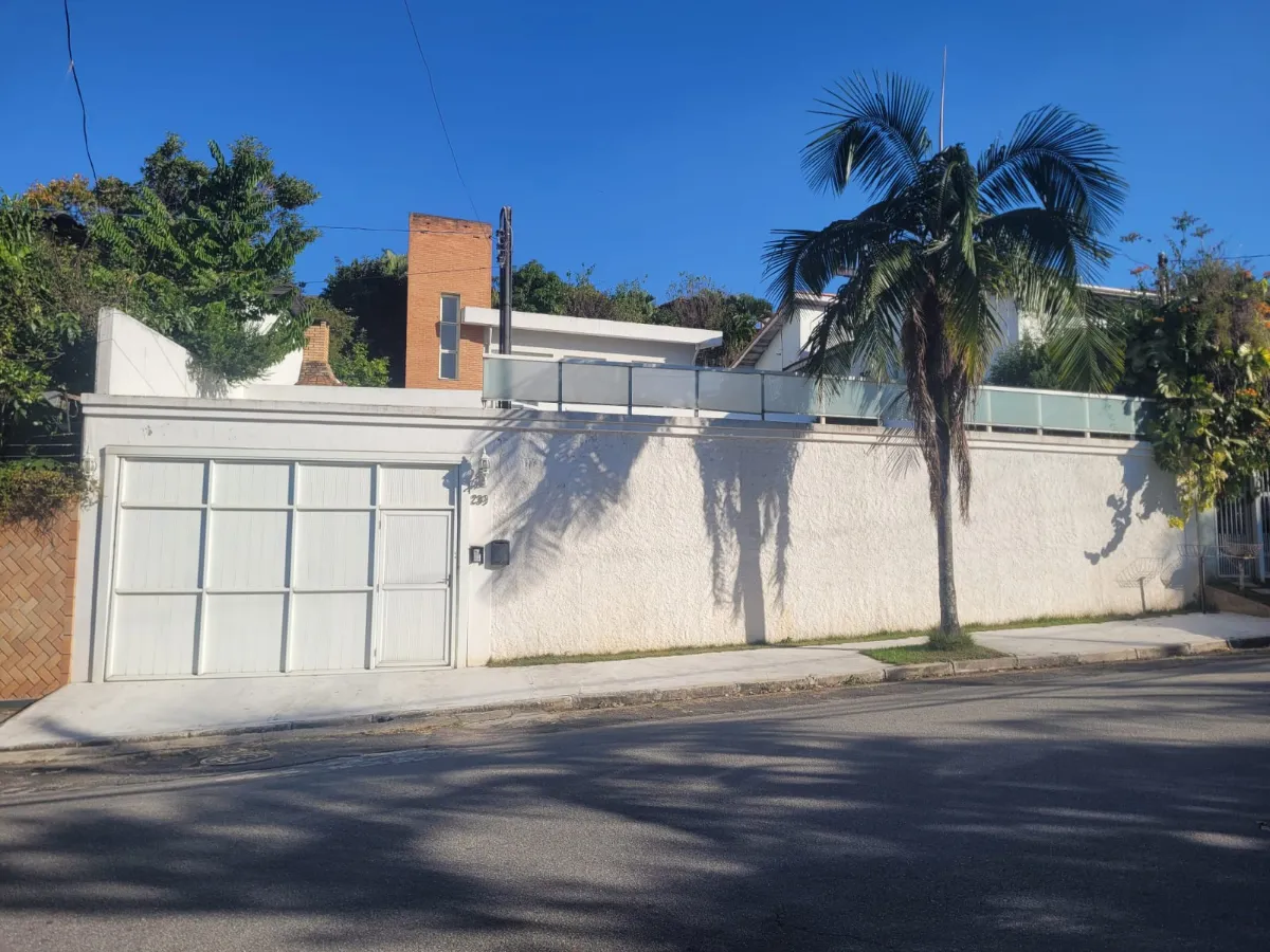 Casa para venda em Parque dos Príncipes com 3 quartos, sendo 3 suítes, 327m²