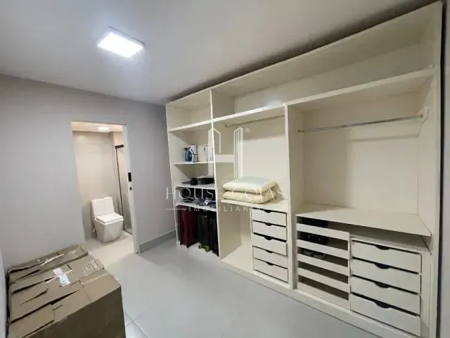 Casa 4 quartos e 3 banheiros, à venda, no bairro Setor Bueno em Goiânia