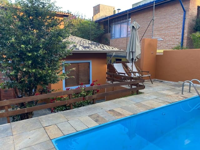 Casa com 330m² 4 quartos e 3 banheiros, à venda, no bairro Jardim São Vicente em Cotia