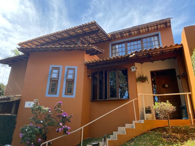 Casa com 330m² 4 quartos e 3 banheiros, à venda, no bairro Jardim São Vicente em Cotia