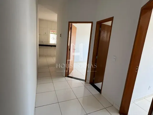 Casa com 190m² 3 quartos e 2 banheiros, à venda, no bairro Jardim Veneza em Aparecida de Goiânia