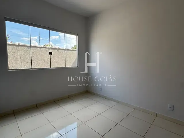 Casa com 190m² 3 quartos e 2 banheiros, à venda, no bairro Jardim Veneza em Aparecida de Goiânia