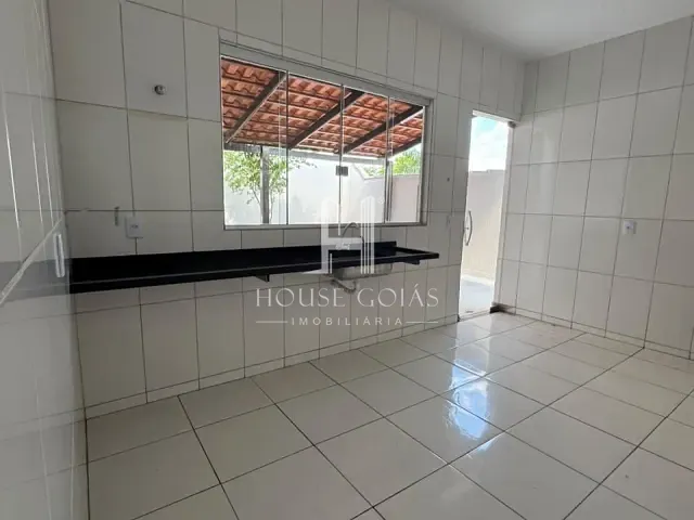 Casa com 190m² 3 quartos e 2 banheiros, à venda, no bairro Jardim Veneza em Aparecida de Goiânia