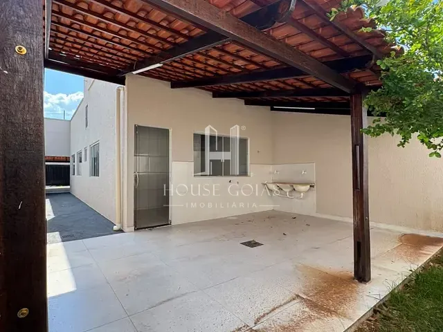 Casa com 190m² 3 quartos e 2 banheiros, à venda, no bairro Jardim Veneza em Aparecida de Goiânia