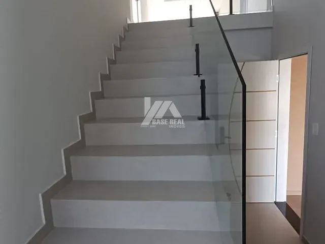 Casa com 200m² 3 quartos e 2 banheiros, à venda, no bairro Contorno em Ponta Grossa