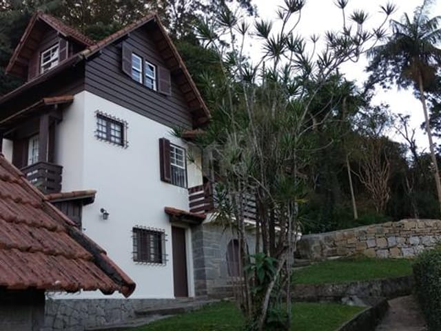 Casa com 6500m², à venda ou para alugar, no bairro Valparaíso em Petrópolis