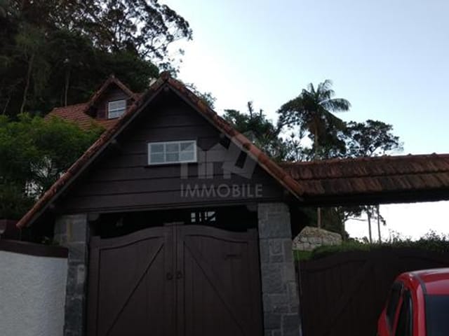 Casa com 6500m², à venda ou para alugar, no bairro Valparaíso em Petrópolis