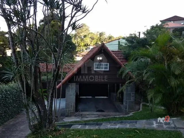 Casa com 6500m² 4 quartos e 3 banheiros, à venda ou para alugar, no bairro Valparaíso em Petrópolis