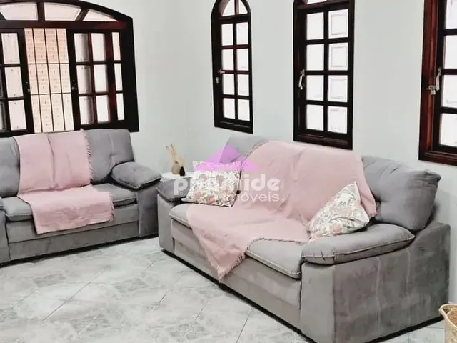 Casa com 10m² 4 quartos e 3 banheiros, à venda ou para alugar, no bairro Centro em Caraguatatuba