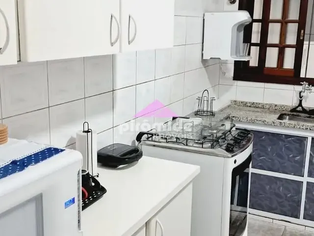 Casa com 10m² 4 quartos e 3 banheiros, à venda ou para alugar, no bairro Centro em Caraguatatuba