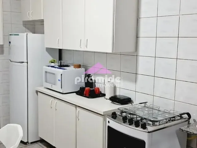 Casa com 10m² 4 quartos e 3 banheiros, à venda ou para alugar, no bairro Centro em Caraguatatuba