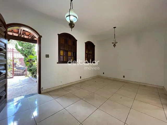 Casa com 360m² 7 quartos e 5 banheiros, à venda, no bairro Santa Branca em Belo Horizonte