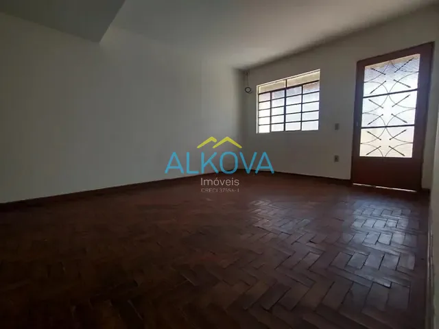 Casa com 250m² 6 quartos e 3 banheiros, à venda, no bairro Jardim das Indústrias em Jacareí