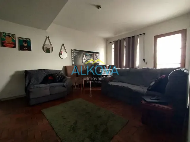Casa com 250m² 6 quartos e 3 banheiros, à venda, no bairro Jardim das Indústrias em Jacareí