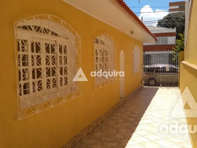 Casa com 330m² 3 quartos e 2 banheiros, à venda, no bairro Centro em Ponta Grossa