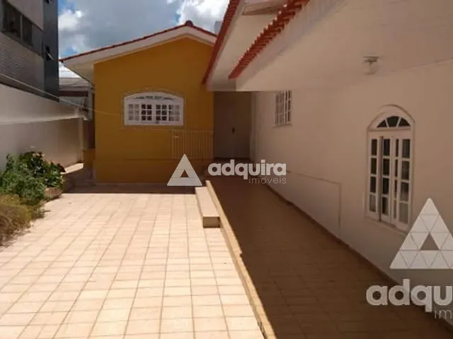 Casa com 330m² 3 quartos e 2 banheiros, à venda, no bairro Centro em Ponta Grossa