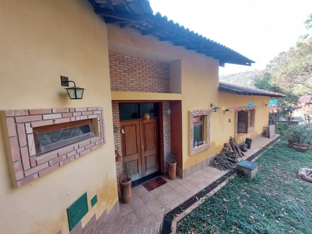 Casa com 2000m² 5 quartos e 6 banheiros, à venda ou para alugar, no bairro Vila Velha em Santana de Parnaíba