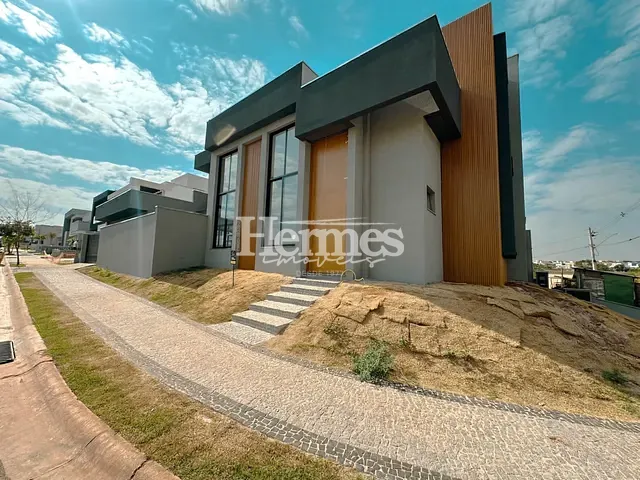 Casa com 301m² 3 quartos e 5 banheiros, à venda, no bairro Parque Brasil 500 em Paulínia