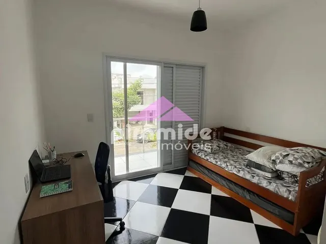 Casa com 10m² 4 quartos e 5 banheiros, à venda, no bairro Caçapava em Caçapava