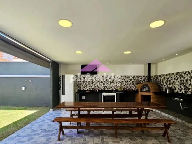 Casa com 10m² 4 quartos e 5 banheiros, à venda, no bairro Caçapava em Caçapava