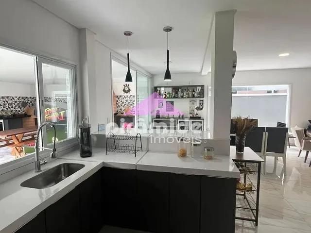 Casa com 10m² 4 quartos e 5 banheiros, à venda, no bairro Caçapava em Caçapava