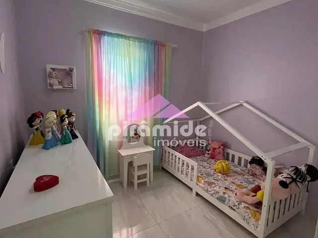 Casa com 10m² 4 quartos e 5 banheiros, à venda, no bairro Caçapava em Caçapava