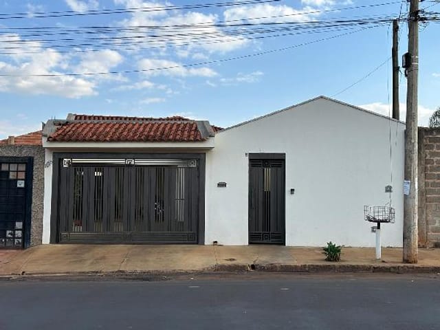 Foto do Casa - Casa à venda 1 Quarto, 2 Vagas, 10M², JARDIM DOS IPES, PRADOPOLIS - SP | Imobiliária Compare