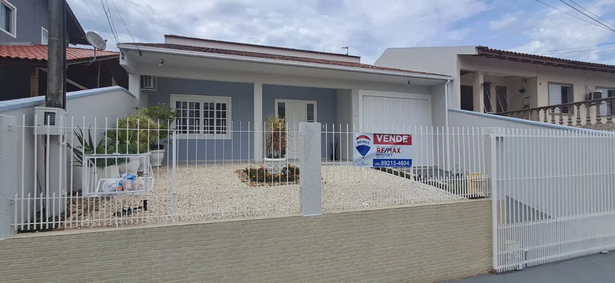 Casa para venda em Forquilhas com 2 quartos, 117m²