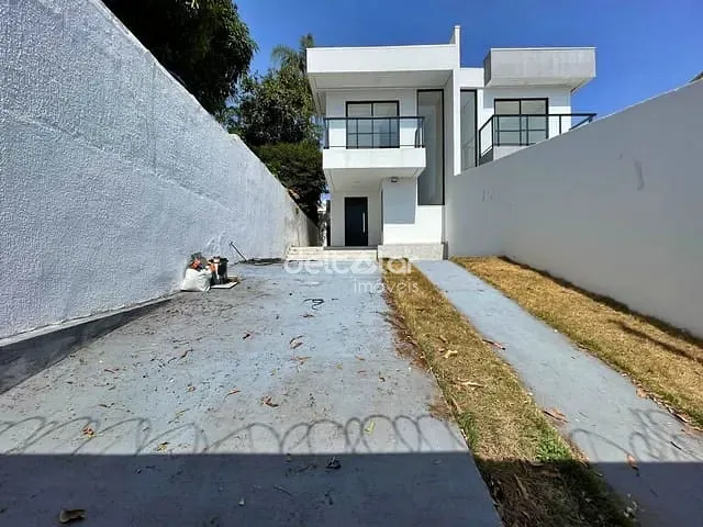 Casa com 180m² 3 quartos e 3 banheiros, à venda, no bairro Santa Branca em Belo Horizonte