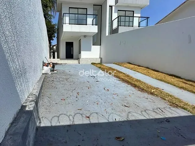 Casa com 180m² 3 quartos e 3 banheiros, à venda, no bairro Santa Branca em Belo Horizonte