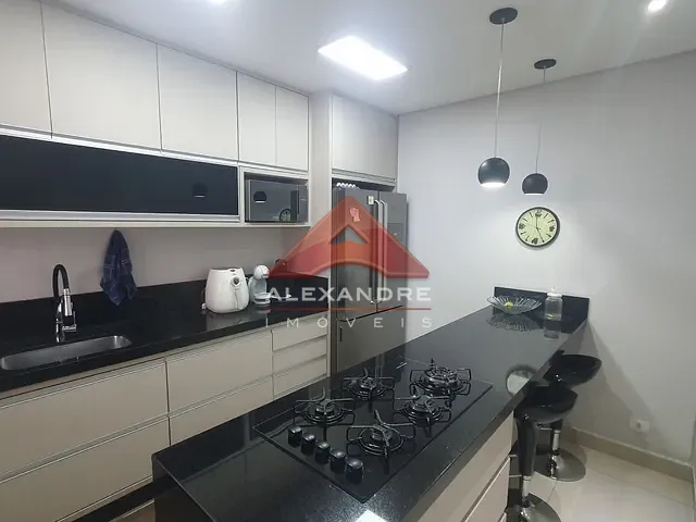 Casa com 173m² 4 quartos e 5 banheiros, à venda, no bairro Vila Industrial em São José dos Campos