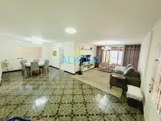 Casa com 300m² 3 quartos e 3 banheiros, à venda, no bairro Jardim Satélite em São José dos Campos