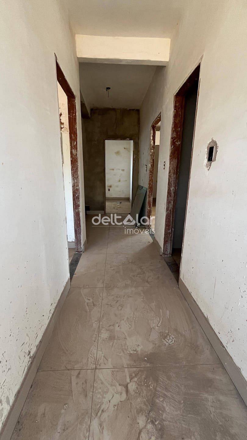Casa à venda com 4 quartos, 200m² - Foto 17