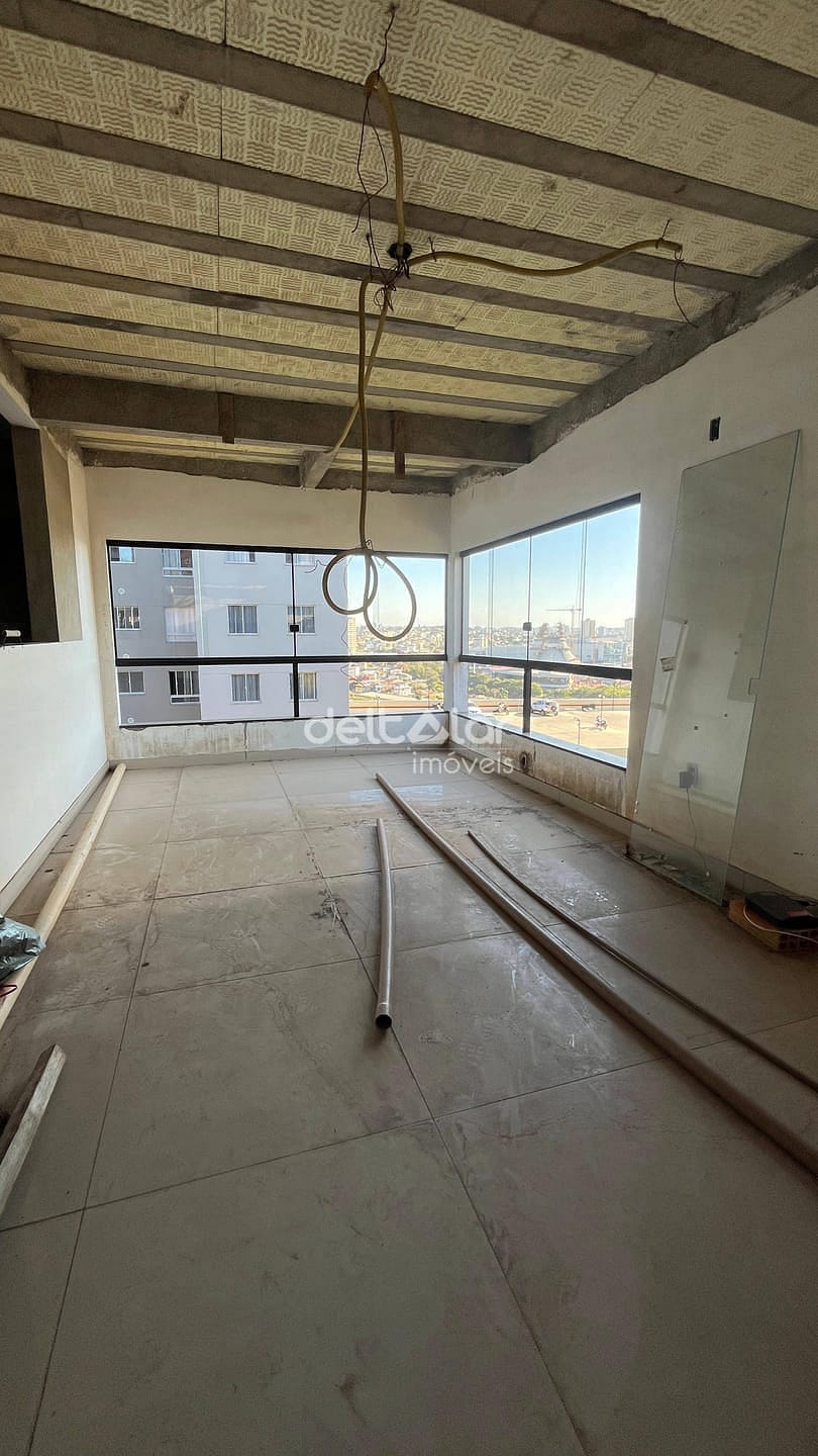 Casa à venda com 4 quartos, 200m² - Foto 1