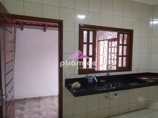 Casa com 70m² 2 quartos e 1 banheiro, à venda, no bairro Putim em São José Dos Campos