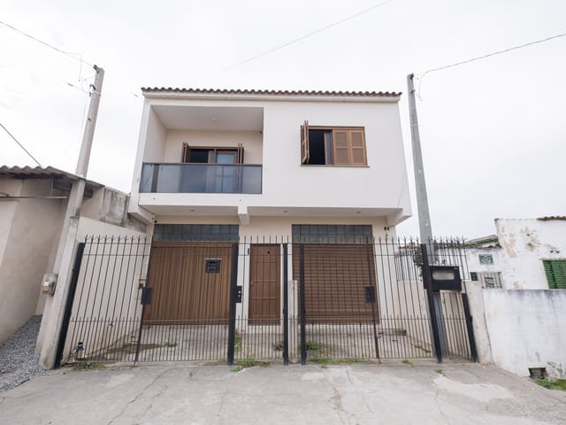 Casa 2 quartos e 2 banheiros, à venda, no bairro Três Vendas em Pelotas