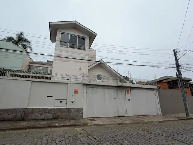 Casa 3 quartos e 3 banheiros, à venda, no bairro Petrópolis em Caxias do Sul