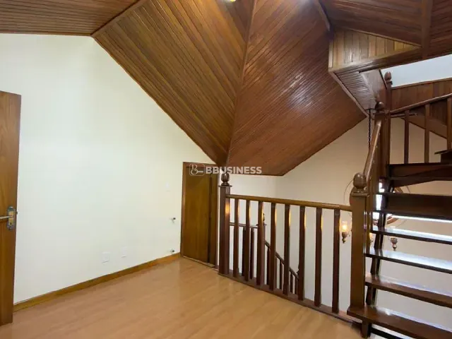 Casa 3 quartos e 3 banheiros, à venda, no bairro Petrópolis em Caxias do Sul