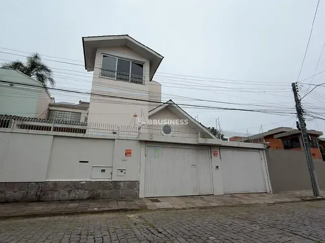 Casa 3 quartos e 3 banheiros, à venda, no bairro Petrópolis em Caxias do Sul