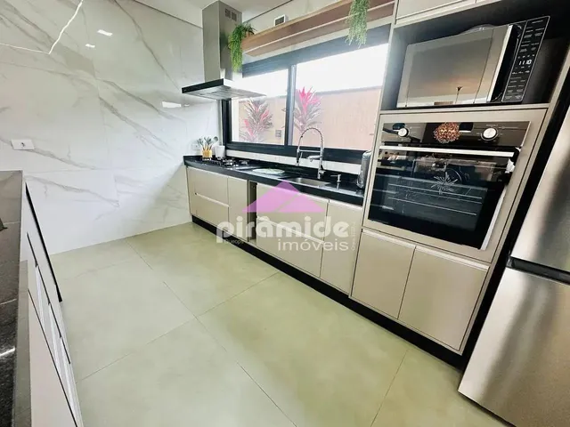 Casa com 306m² 4 quartos e 5 banheiros, à venda, no bairro Piedade em Caçapava